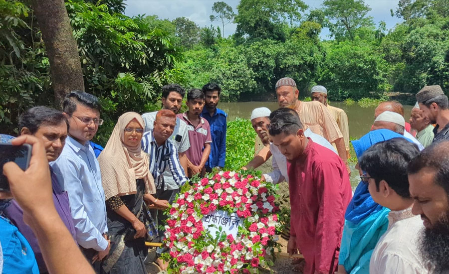 লাকসামে জুলাই শহীদ মো. ইউসুফ সহ সকল শহীদদের আত্মার মাগফিরাত কামনায় মুনাজাত। 
