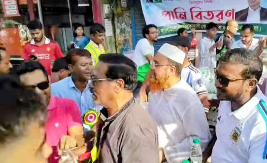 কুড়িগ্রামে রথযাত্রায় ভক্তবৃন্দদের মাঝে স্বেচ্ছাসেবক দলের বিশুদ্ধ পানি বিতরণ