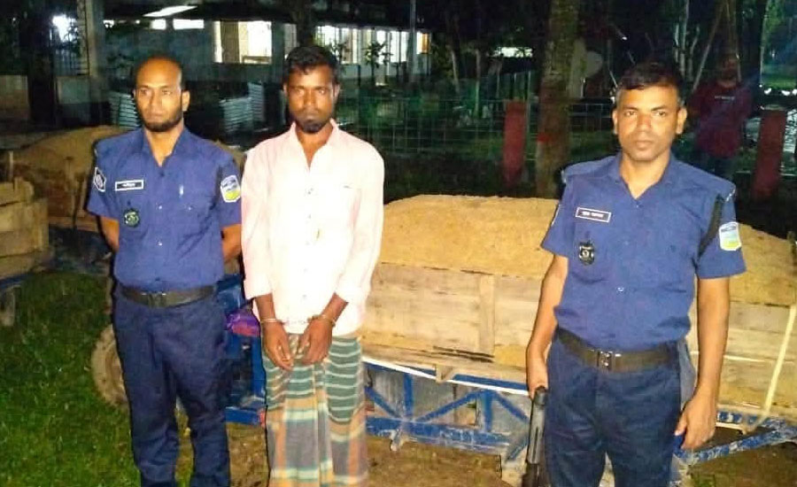 ঝিনাইগাতীতে অবৈধ বালু সহ আটক ১
