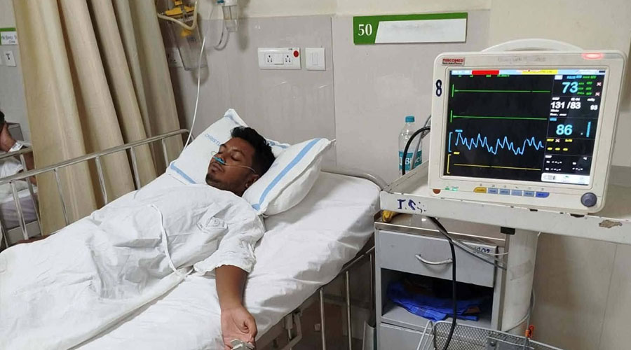 বরিশাল বিশ্ববিদ্যালয়ে ছাত্র পাইকগাছার মেধাবী শিক্ষার্থী হুসাইনের টাকার অভাবে চিকিৎসা বন্ধের উপক্রম 