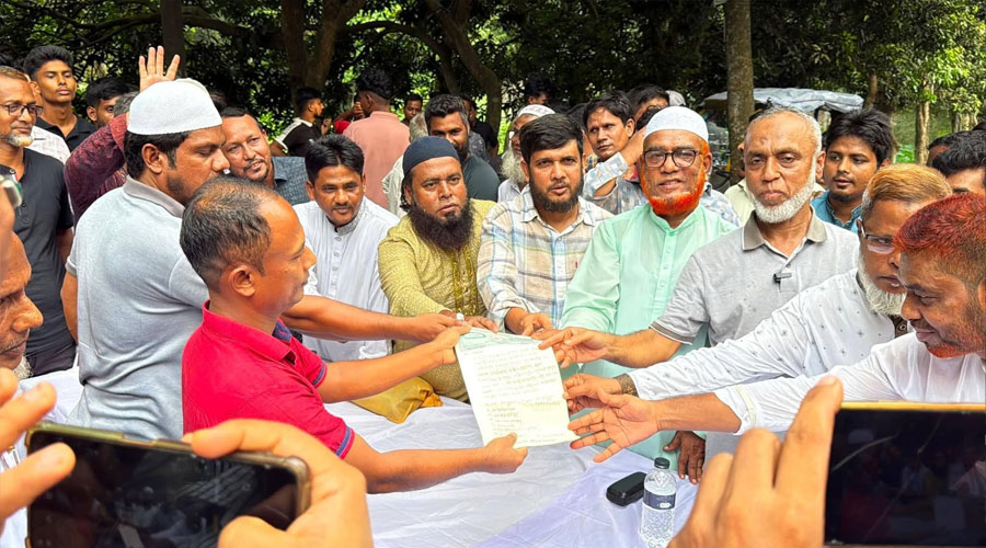 সোনারগাঁওয়ে মুচলেকা দিয়ে মাদক ব্যাবসা ছাড়ার ঘোষণা