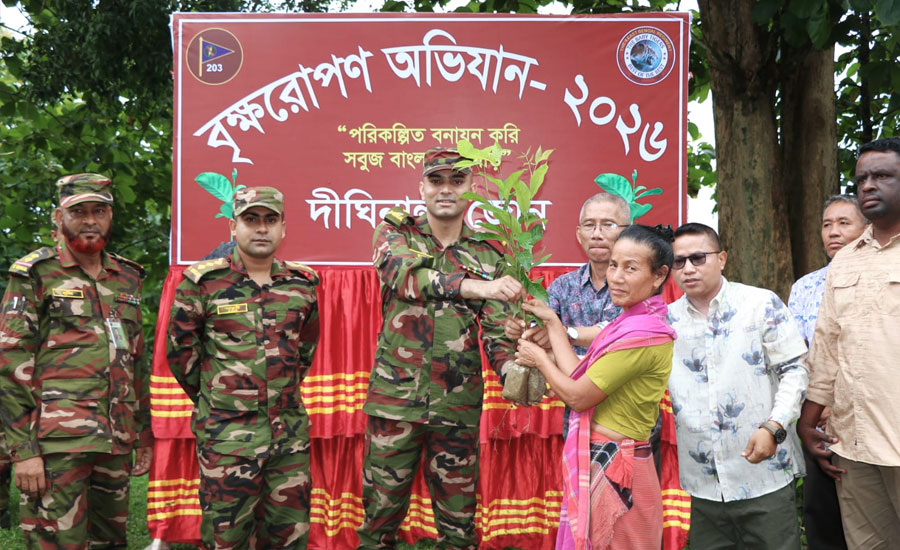 পার্বত্যাঞ্চলে সবুজায়নে সেনাবাহিনীর ২৬ হাজার চারা বিতরণ