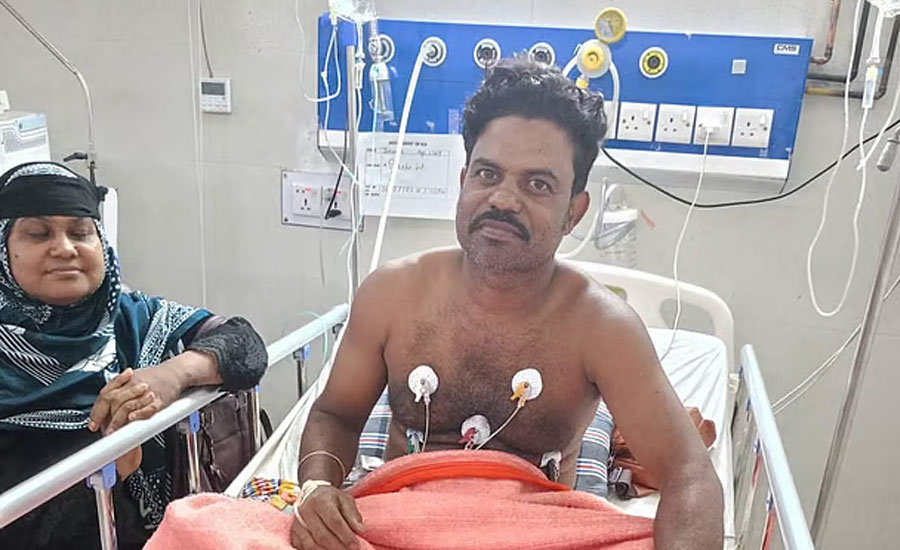 সাপের কামড় খেয়ে হাসপাতালে বিষঝাড়া ওঝা, অতঃপরins class=