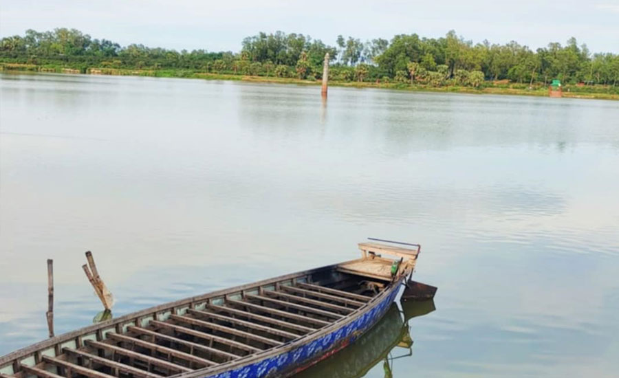 পত্নীতলায় একমাত্র দর্শনীয় স্থান ঐতিহাসিক দিবর দিঘী