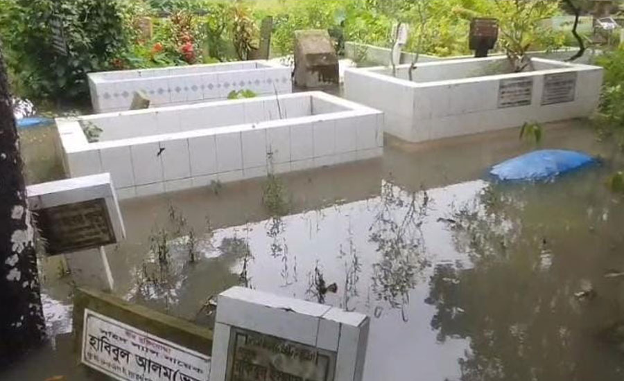 তীব্র জলাবদ্ধতার কবলে জামালপুর পৌর গোরস্থান