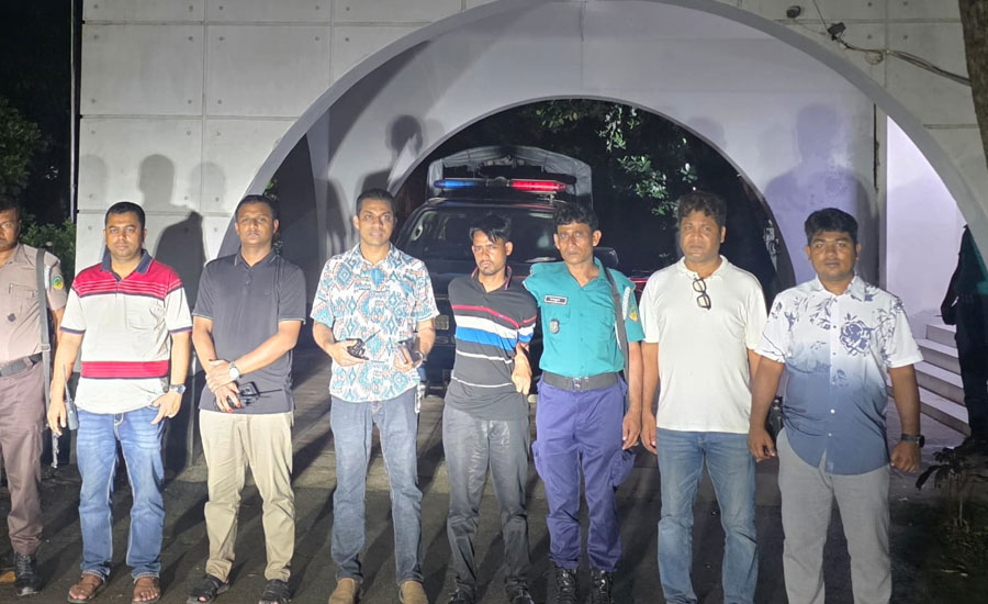 ২৪ ঘণ্টার মধ্যেই পলাতক আসামি সম্রাট গ্রেপ্তার, র‍্যাবের যৌথ অভিযানে ময়মনসিংহ থেকে আটক