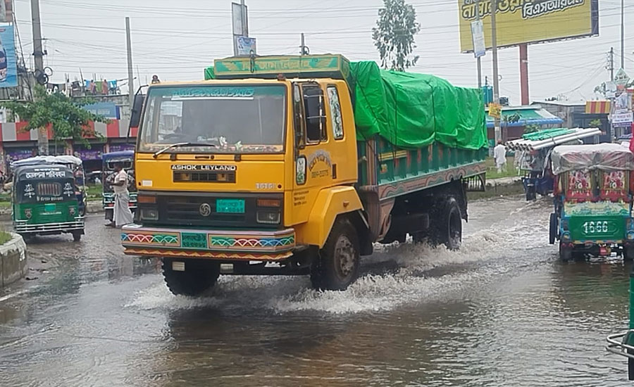 অপরিকল্পিত নগরায়ণে বিপর্যস্ত জামালপুর: সামান্য বৃষ্টিতেই তলিয়ে যায় শহর