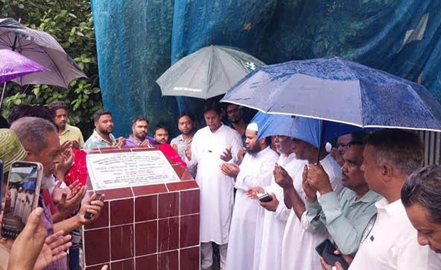 নবাবগঞ্জে সহায়তা সামগ্রী বিতরণ ও নতুন রাস্তার উদ্বোধন