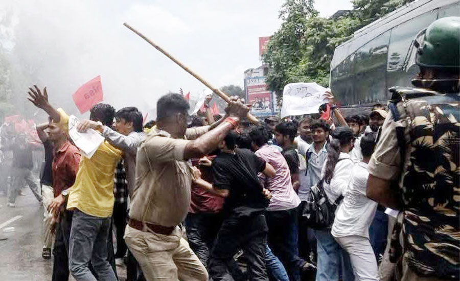 দিল্লিতে ফের ইন্টারনেট বন্ধ, পুলিশের সঙ্গে বিক্ষোভকারীদের সংঘর্ষ 