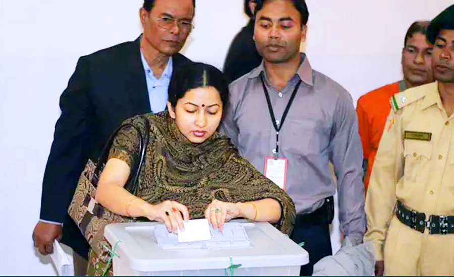 সরকারি চাকরিজীবী-শিক্ষক: নির্বাচনে কার কী বাধা? 