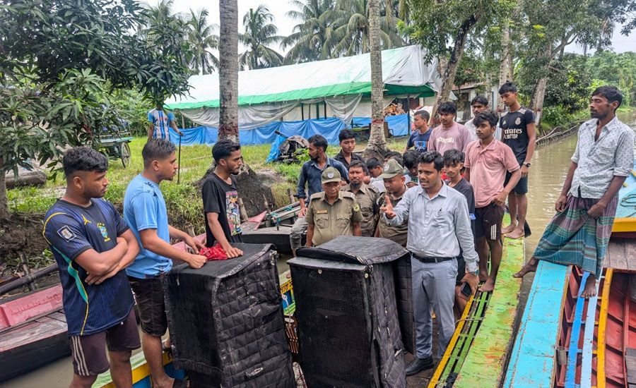 নেছারাবাদে উচ্চস্বরে সাউন্ডবক্স বাজানোর অপরাধে যুবকের অর্থদন্ড, সাউন্ডবক্স জব্দ