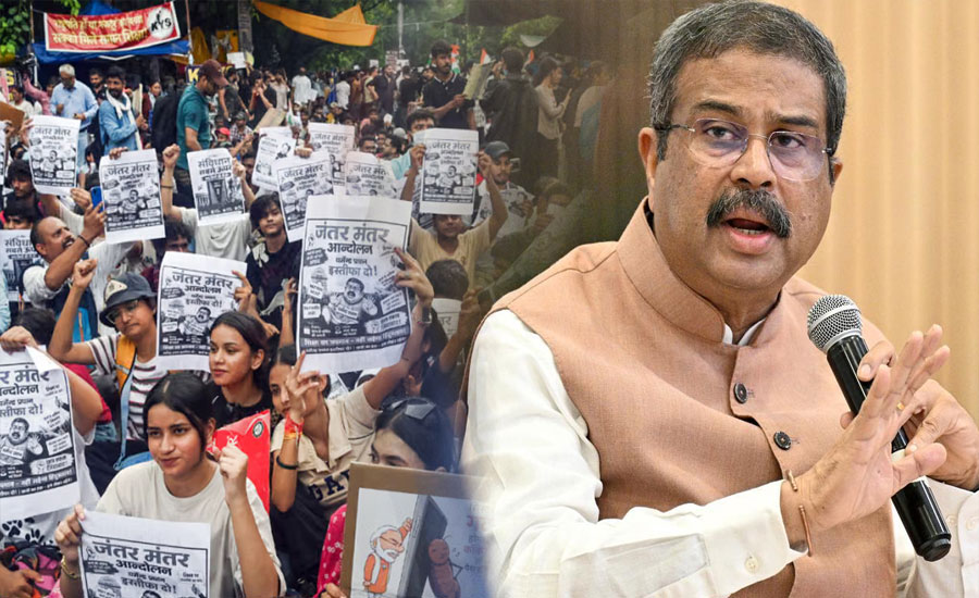 ‘তেলাপোকাদের’ আন্দোলনের মুখে পদত্যাগ করলেন ভারতের শিক্ষামন্ত্রী