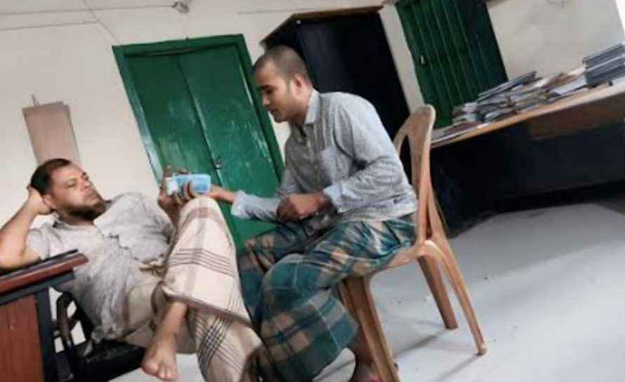 সাংবাদিক গেলেন জেলের ছদ্মবেশে, পুলিশ নিলো ঘুষ