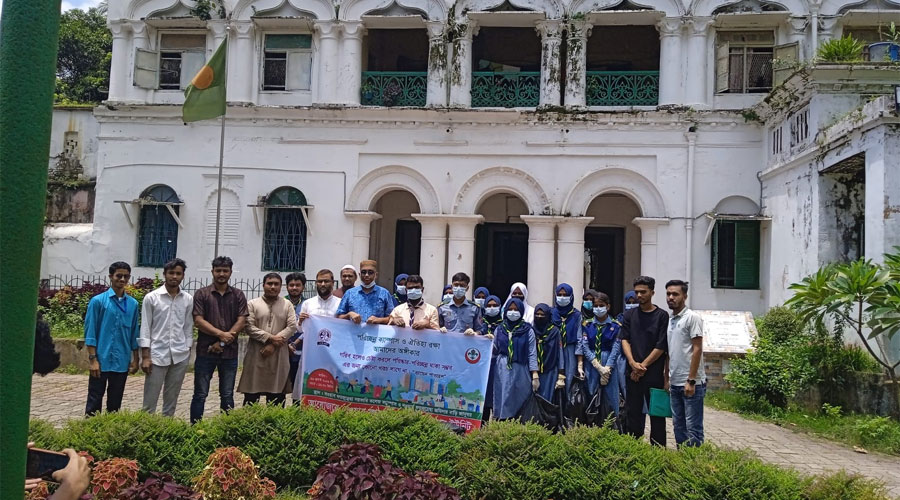 লাকসামে নওয়াব ফয়জুন্নেছা সরকারি কলেজ ক্যাম্পাস ও যাদুঘরে পরিচ্ছন্নতা অভিযান