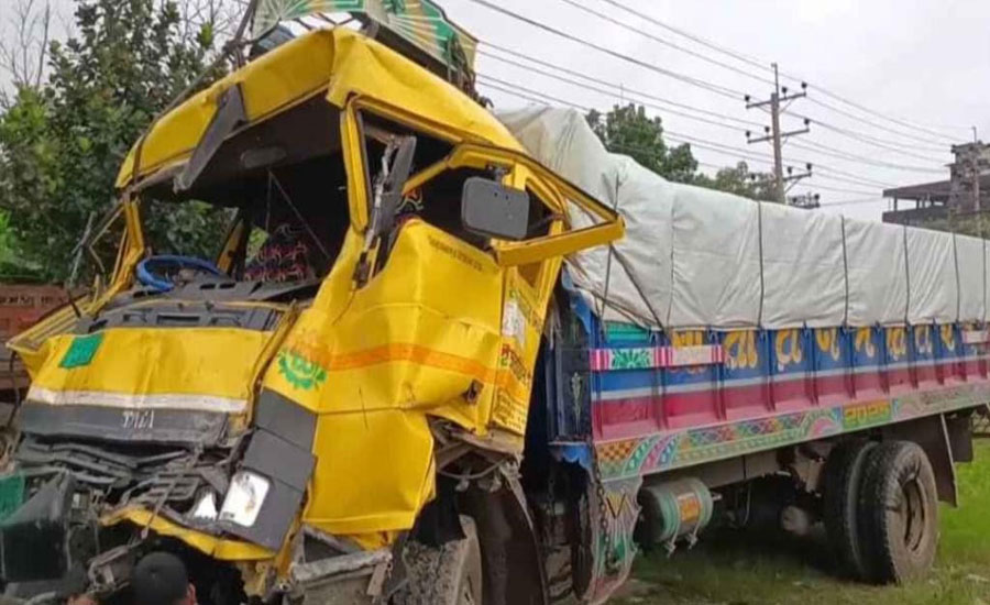 কালিয়াকৈরে ভোরের সড়ক দুর্ঘটনা: ট্রাকের পেছনে ট্রাকের ধাক্কা, প্রাণ গেল চালকের