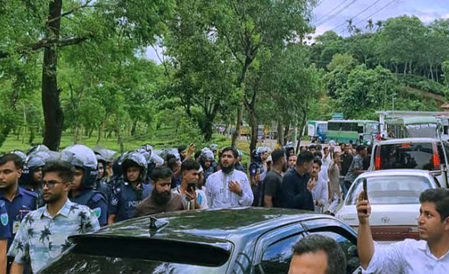 শ্রীমঙ্গলে পুলিশি বাধা পেরিয়ে ফের হবিগঞ্জের পথে এনসিপি নেতারা