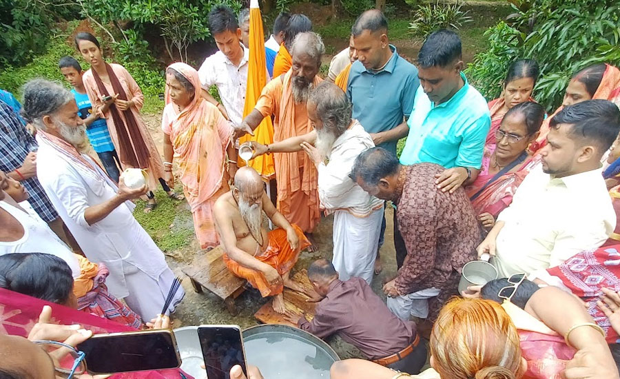 বাঙ্গালহালিয়া সনাতন ঋষি আশ্রযমে  ৪০তম গুরুপূজা অনুষ্ঠিত