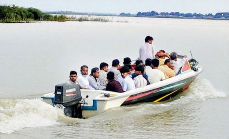 চরভদ্রাসনে লাইফ জ্যাকেট ছাড়াই নৌযাত্রা