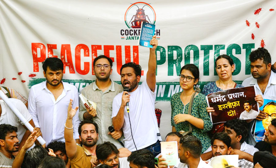 মোদিকে ‘গদি’ ছাড়তে বললেন ‘তেলাপোকা পার্টির’ প্রতিষ্ঠাতা অভিজিৎ