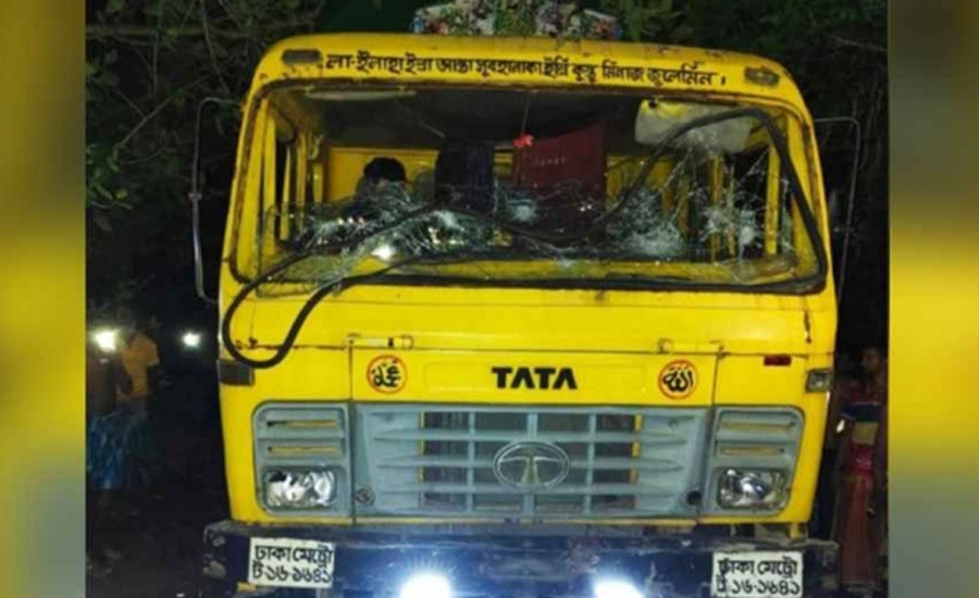 ট্রাকচাপায় প্রাণ গেল একই পরিবারের ৩ জনের