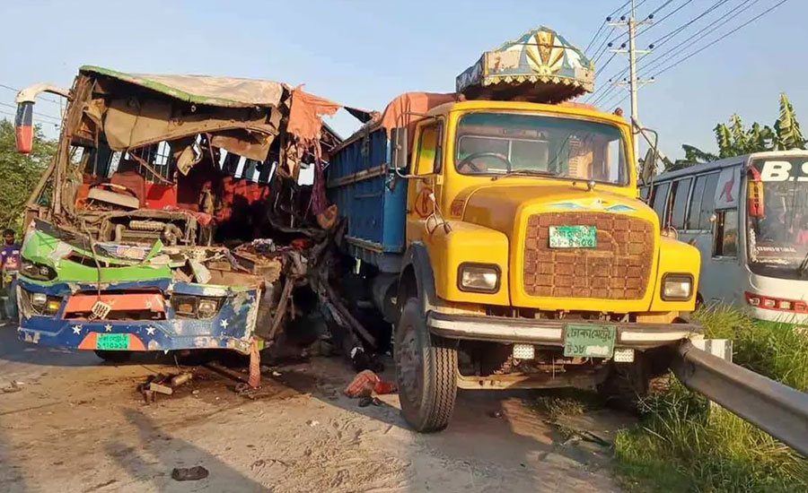 সাড়ে ৬ বছরে রাজধানীতে সড়ক দুর্ঘটনায় নিহত ১ হাজার ৩৮৪ জন