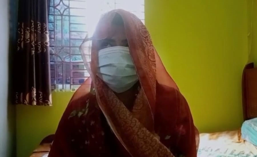 সোনারগাঁয়ে বিয়ের দাবিতে প্রেমিকের বাড়িতে অনশনে তরুণী
