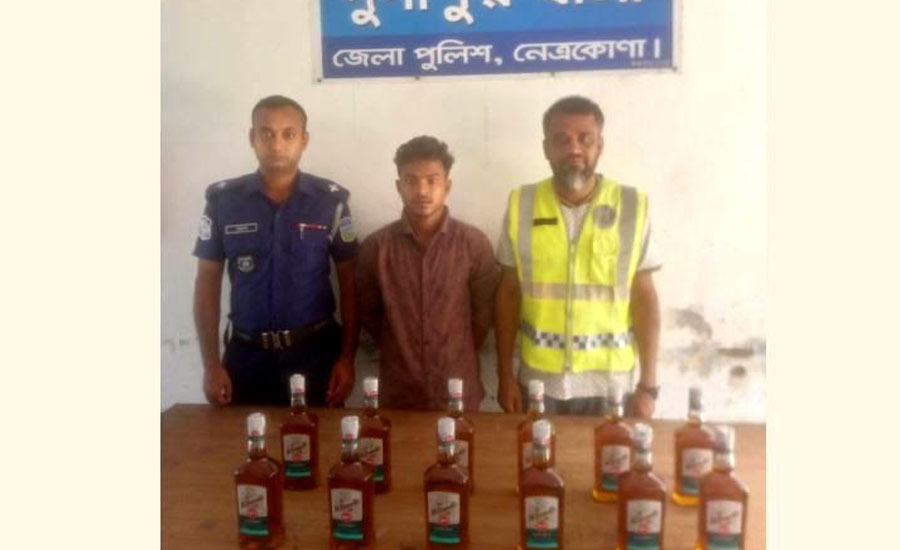 দুর্গাপুরে ভারতীয় মদসহ আটক ১, পালিয়েছে আরেক সহযোগী
