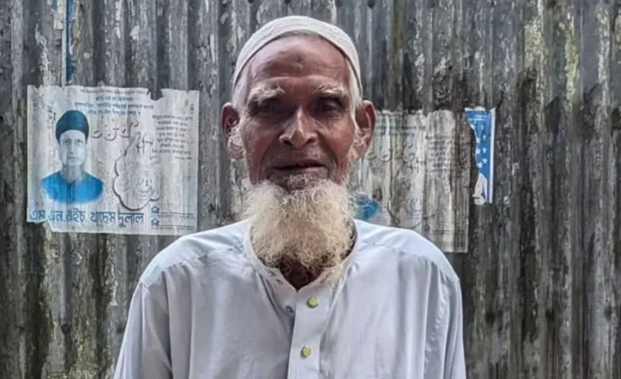 ১৫ বছর আগের ১০০ টাকা ফেরত দিতে পাওনাদারের বাড়িতে বৃদ্ধ