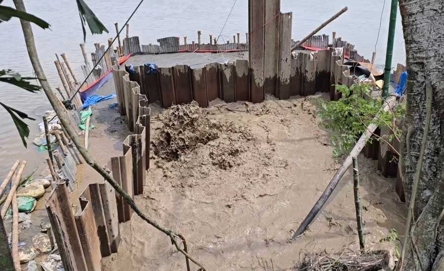 চুনা পাথর কারখানায় অবৈধ গ্যাসের সংযোগ, ভয়াবহ লিকেজে গ্যাসের অপচয়
