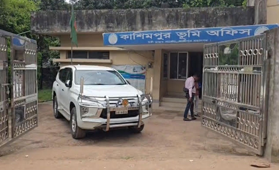 কাশিমপুর ভূমি অফিসে অনিয়মের অভিযোগে ৪ কর্মকর্তা-কর্মচারী সাময়িক বরখাস্ত, সফিপুর অফিসেও আকস্মিক পরিদর্শন