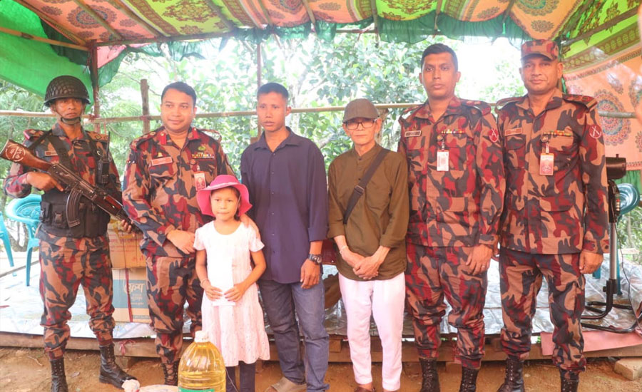 সাজেকে সড়ক দুর্ঘটনায় নিহত সুমন্তি চাকমার পরিবারের খোজ নিলেন বিজিবি ও উপজেলা প্রশাসন