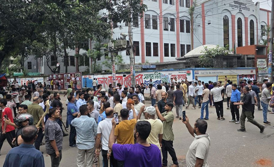 ঢাকা আলিয়া মাদ্রাসায় ছাত্রদল-শিবিরের দফায় দফায় সংঘর্ষ