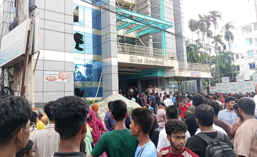 সাতক্ষীরার ব্লিস হাসপাতালে অগ্নিকাণ্ড, নিরাপদে সরানো হলো রোগীদের