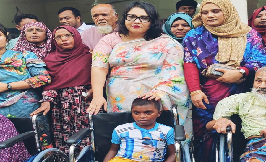 গাবতলীতে এমপি সুরাইয়া জেরিন রনির উদ্যোগে হুইলচেয়ার ও চারা বিতরণ