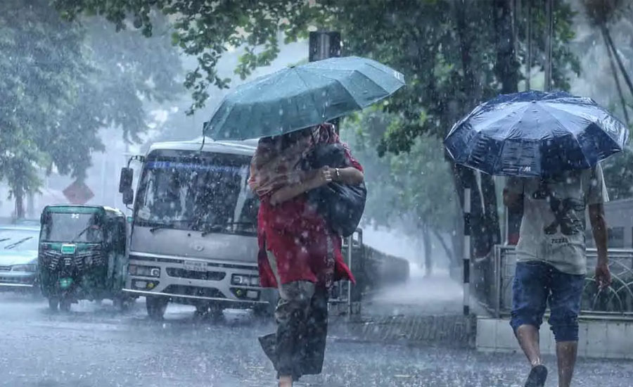 ৪ বিভাগে অতি ভারি বৃষ্টির সতর্কবার্তা, চট্টগ্রামে পাহাড় ধসের শঙ্কা