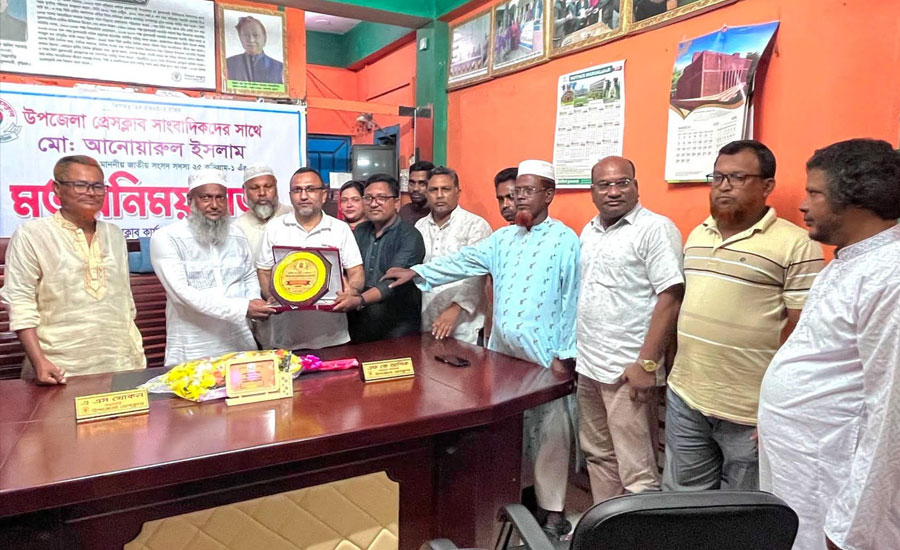 ভূরুঙ্গামারীতে উপজেলা প্রেসক্লাবের সাংবাদিকদের সাথে এমপির মত বিনিময় সভা 