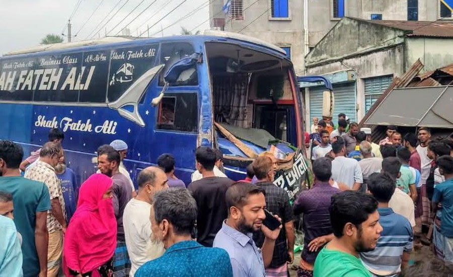 বগুড়ায় দিনমজুরের বাজারে বাসের ধাক্কা, নিহত ৬