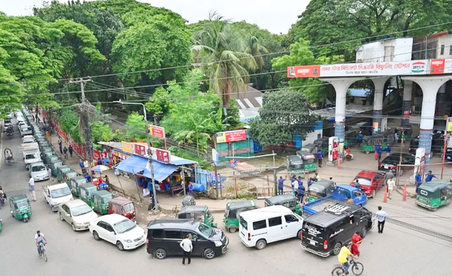 পাম্পে কমেছে গাড়ির লাইন, দ্বিগুণ ভাড়া কমবে কবে?
