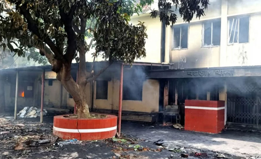 থানা থেকে লুট করা ২২টি আগ্নেয়াস্ত্র কার কাছে, দুই শতাধিক গাড়ি কোথায়? 