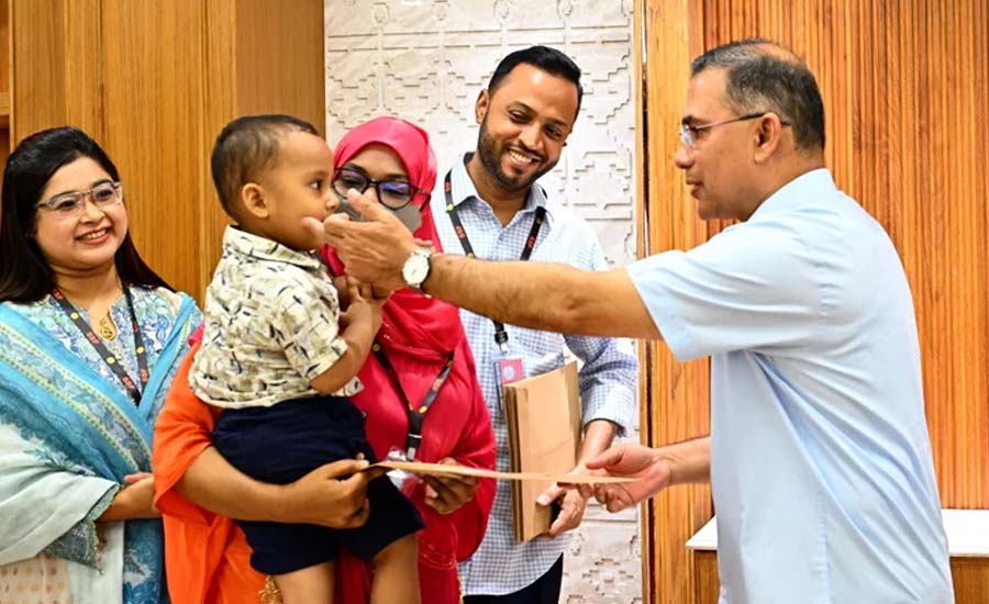 জুলাইয়ের  শহীদ ও আহত ১০ পরিবারের সদস্যকে চাকরি দিলেন প্রধানমন্ত্রী