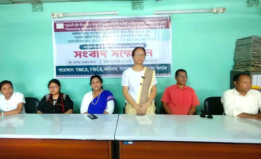 সাংবিধানিক স্বীকৃতিসহ বিভিন্ন দাবিতে দুর্গাপুরে আদিবাসী সংগঠনের সংবাদ সম্মেলন
