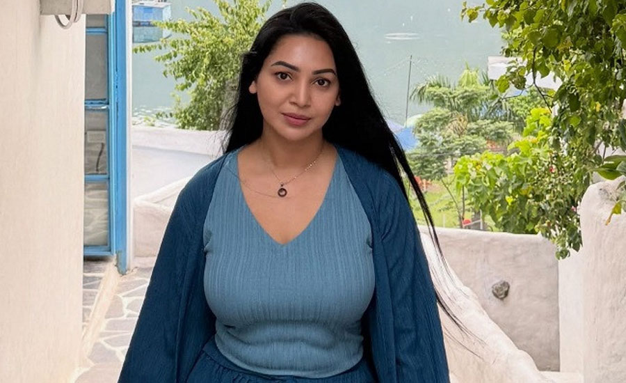ভালোবাসার দামে নিজের শান্তি খোয়ানো ঠিক নয়