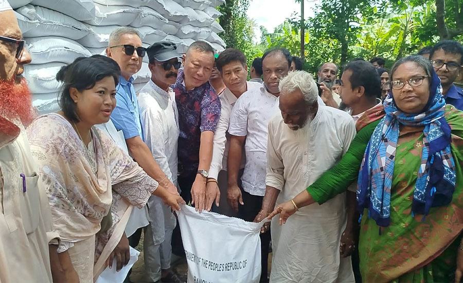 রাজস্থলীতে দ্বিতীয় দফায় জেলা পরিষদের ত্রাণ বিতরণঃ ৬ শতাধিক পরিবারে মিলল খাদ্য সহায়তা