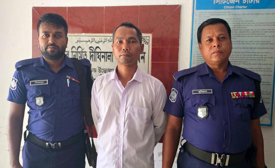 দীঘিনালায় সাজা পরোয়ানাভুক্ত আসামি নিজ বাড়ি থেকে গ্রেপ্তার