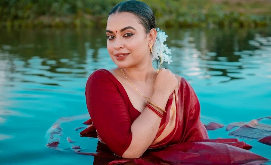 প্রেমিককে ভিডিও কলে রেখেই অভিনেত্রীর আত্মহত্যা