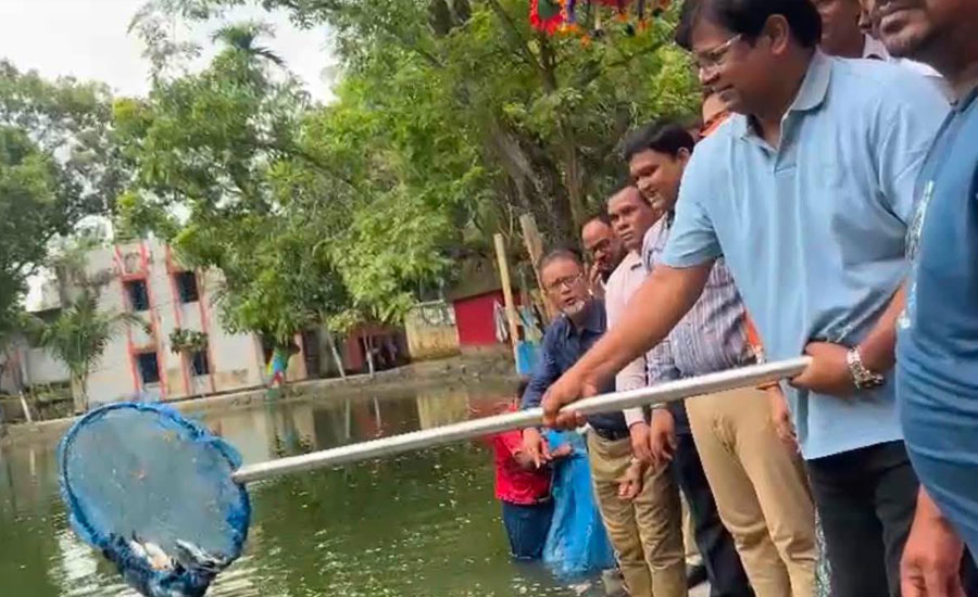 বিজ্ঞানসম্মত মাছ চাষে জোর দিলেন সংসদ সদস্য আবু আশফাক