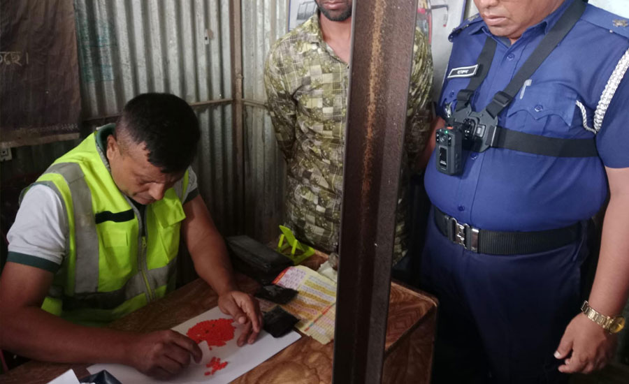 দুর্গাপুর চেকপোস্টে ৪০০ পিস ইয়াবাসহ যুবক আটক