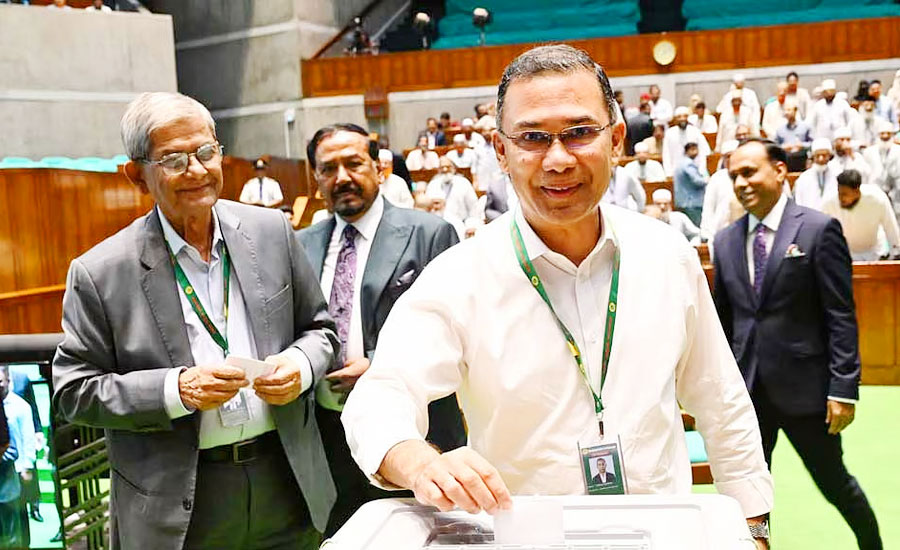 রাষ্ট্রপতি নির্বাচন: প্রার্থীকে নিয়ে ভোট দিলেন সংসদ নেতা
