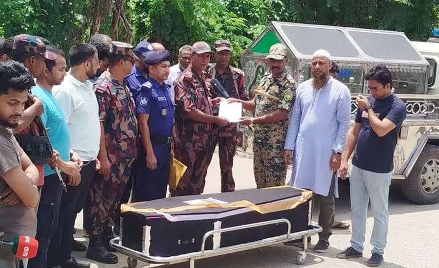 ভারতের কলকাতার আবাসিক হোটেলে আগুনে নিহত আলিমুজ্জামানের লাশ গ্রামের বাড়িতে 