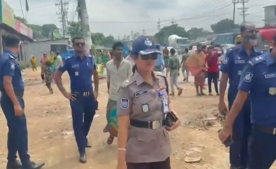 গাজীপুরে মহাসড়কে বড় উচ্ছেদ অভিযান, গুঁড়িয়ে দেওয়া হলো ৪০০ অবৈধ স্থাপনা